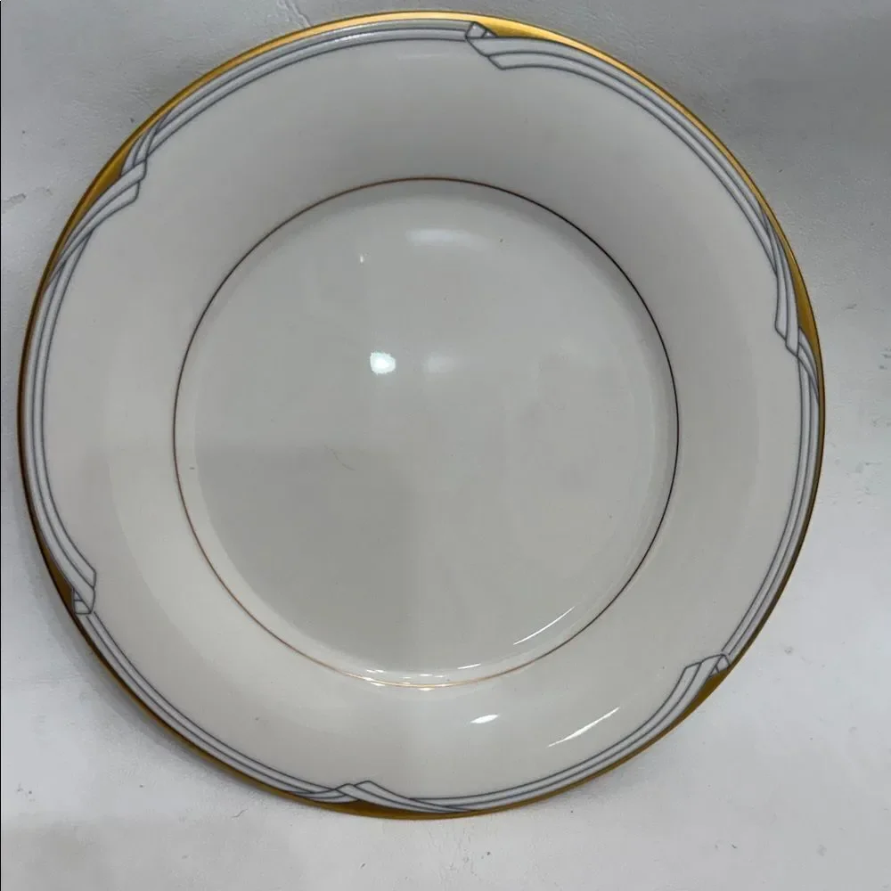 Noritake Golden Cove 1 Fine China Japan 7719 White Ivory Gold Accent Salad Plate